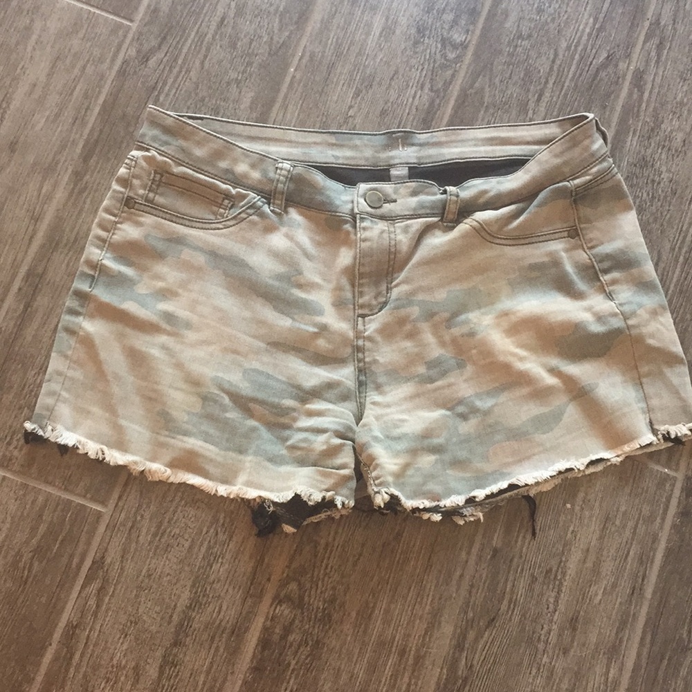 Camo women’s shorts